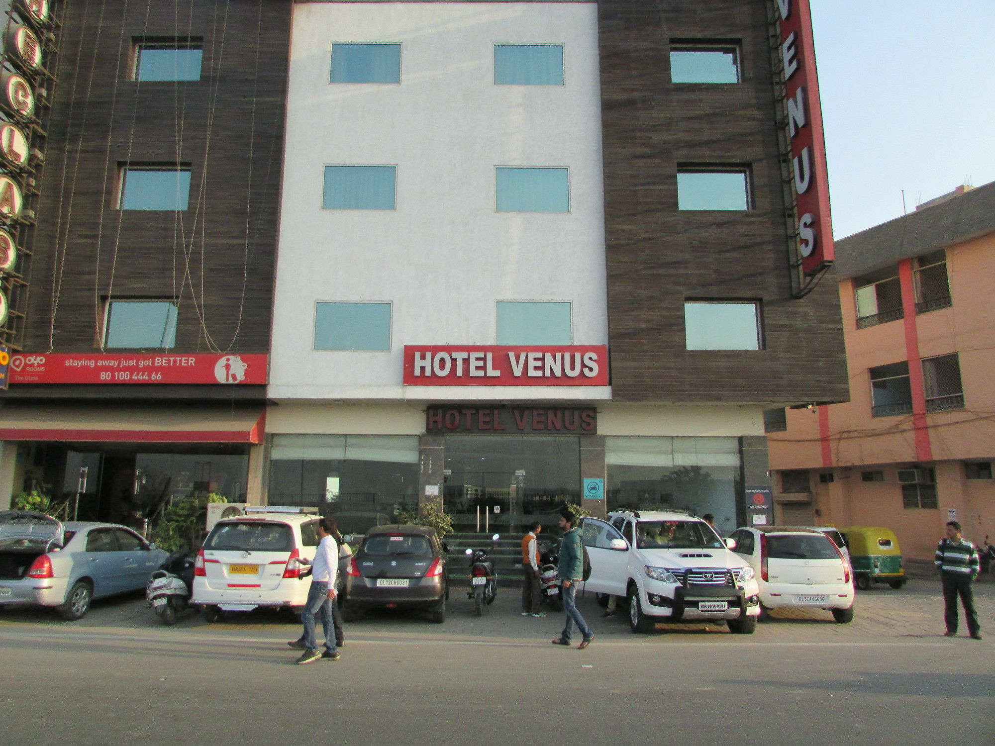 Hotel Smart Plaza Delhi Airport Нью-Дели Экстерьер фото